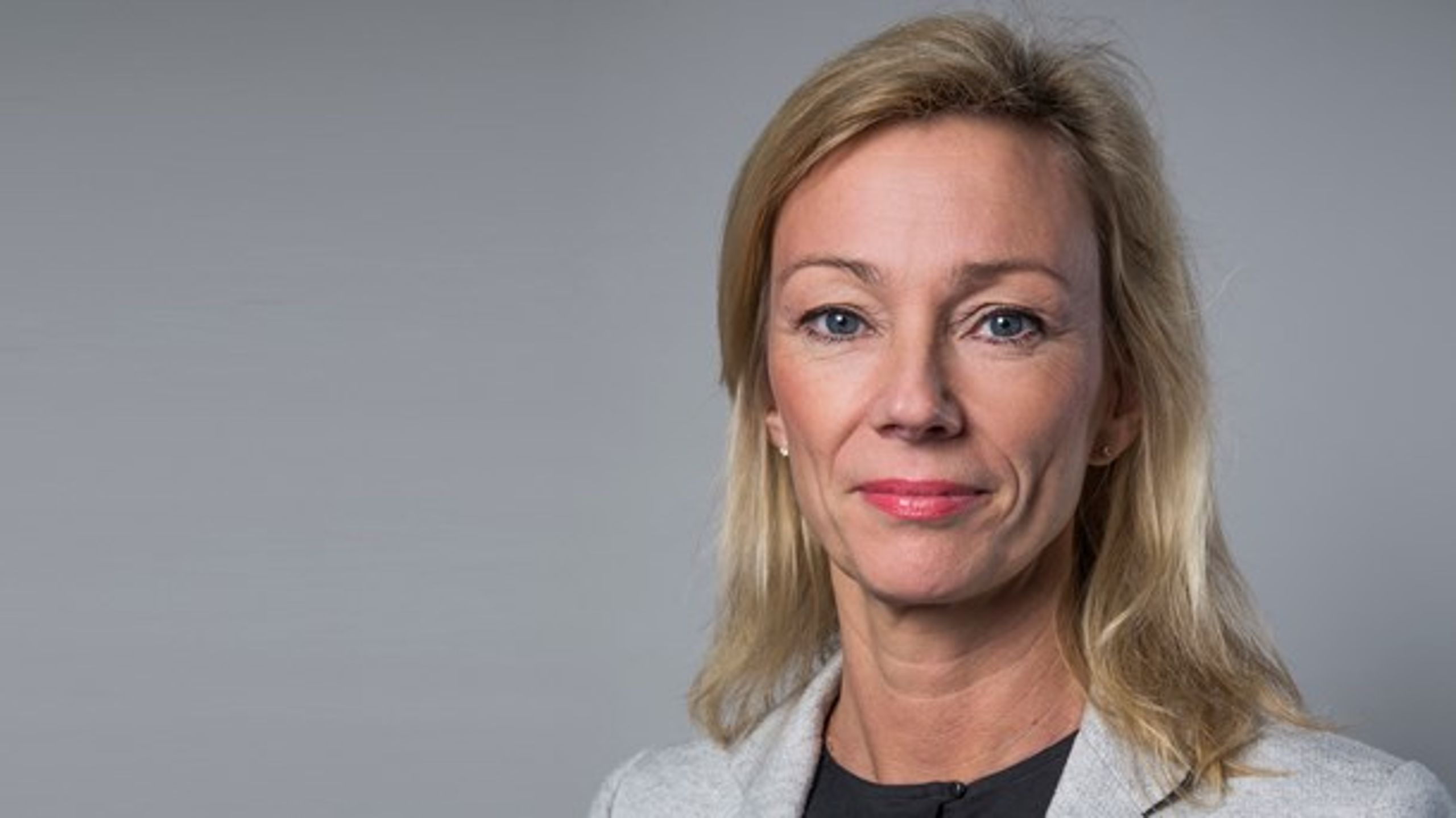 Statssekreterare Karolina Ekholm&nbsp;tycker att “någon borde sätta sig ned och göra en mer grundlig analys” av reformer på bostadsmarknaden&nbsp;– men kan inte säga vem.