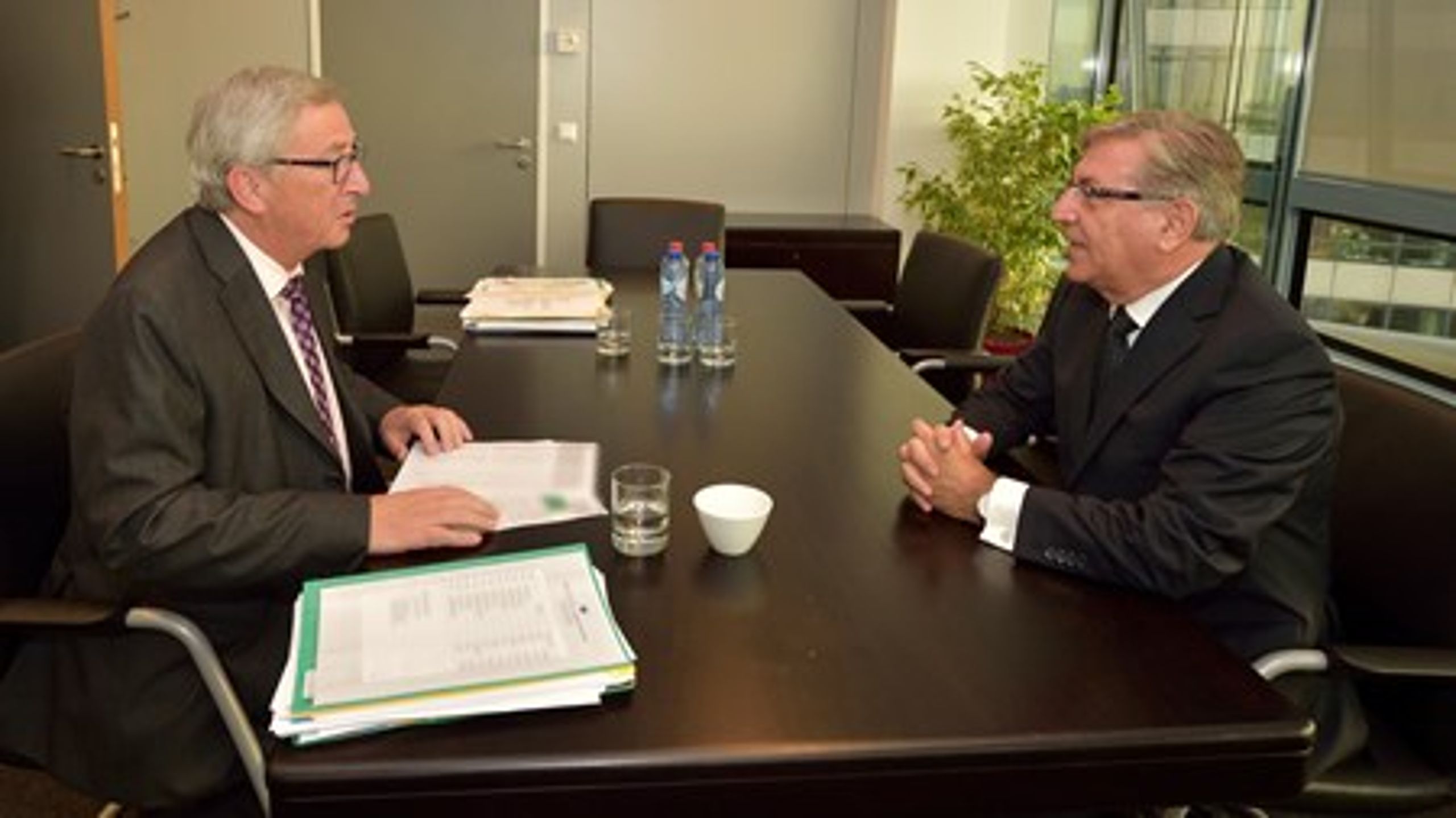 Tillträdande ordföranden för EU-kommissionen, Jean-Claude Juncker, intervjuar Karmenu Vella, Malta, som i dag presenterades som ny miljö- och fiskekommissionär.