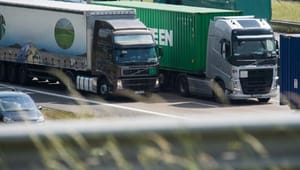 Sverige backar skärpta krav på lastbilars utsläpp