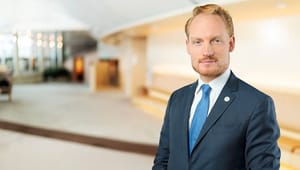 Emilsson (SD): Omodernt att kvotera efter etnicitet och kön