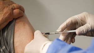 Forskare: ”Regionernas vaccinmoralism kan öka smittspridningen”