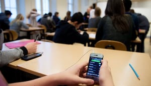 Forskare: Mobilförbud i klassrummet fungerar inte 