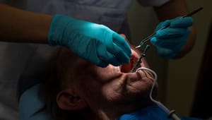 Utredare: Sänk avgiften för tandläkarbesök för våldsutsatta