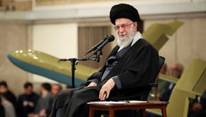 Regeringen måste stärka kampen mot den islamistiska regimen i Iran