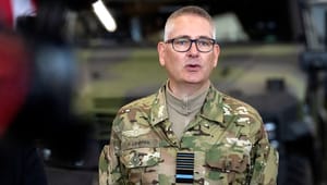 Dansk sparkad försvarschef hotar med stämning