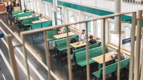 "Företag får miljardbelopp – studenter får nöja sig med fler kursplatser"