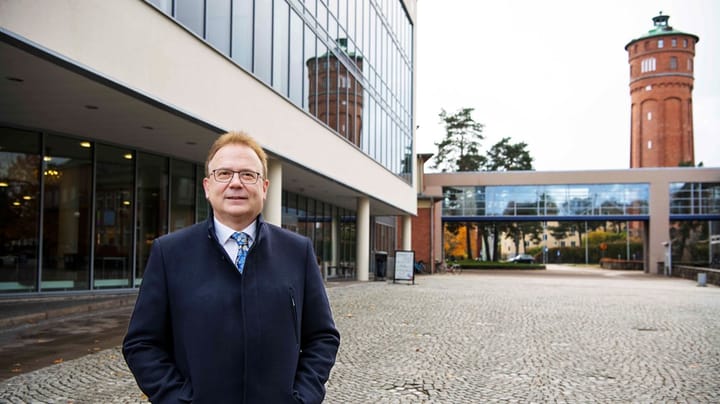 Han föreslås ta över Sveriges nyaste universitet