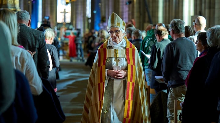 Ingen slipper undan politiken – inte ens en ärkebiskop